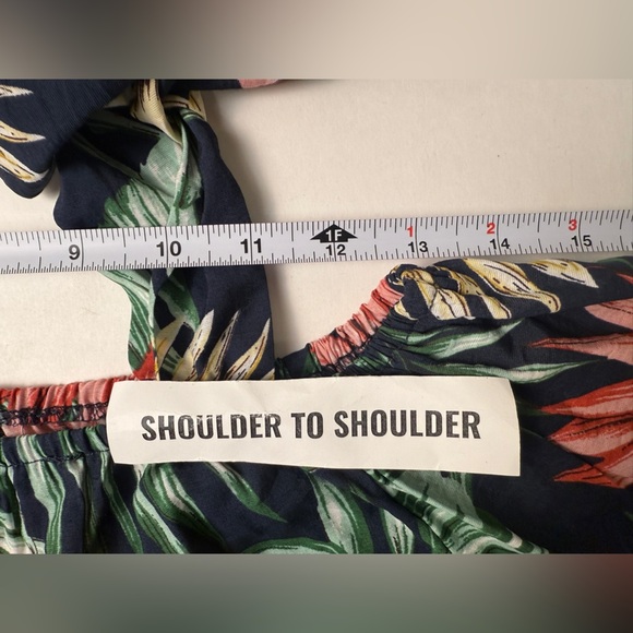 Women’s Tropical 2 Piece Cold Shoulder Crop Top And Flared Shorts Size M Hawaii - Picture 3 of 9